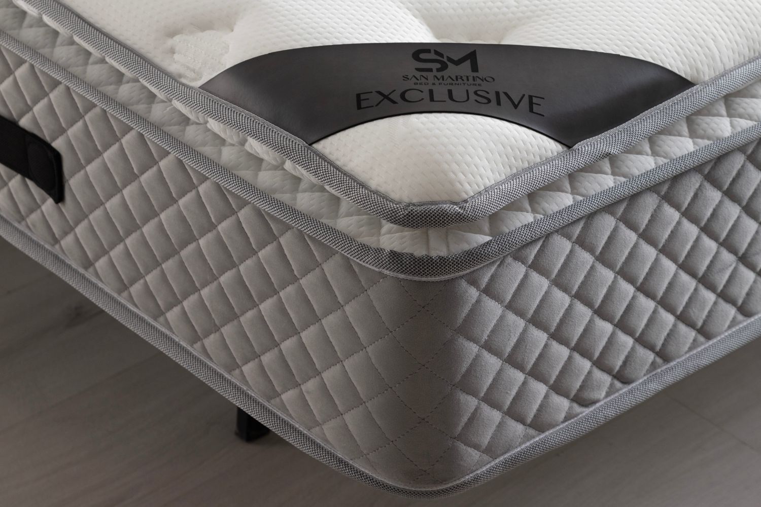 Matelas SAN MARTINO 32 cm d'Épaisseur Ressorts Gris -  avec surmatelas Intégré